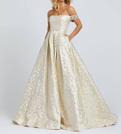 Style 1-671420718-98 MAC DUGGAL Gold Size 10 Floor Length 1-671420718-98 Ball gown on Queenly