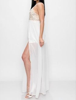 Style 1-2243663689-2901 PRIVY White Size 8 Side slit Dress on Queenly