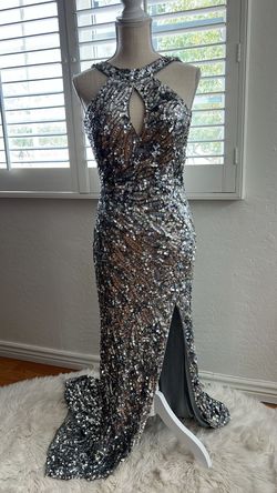 Mac Duggal Silver Size 0 Medium Height Prom Side slit Dress on Queenly