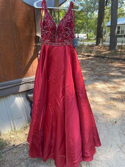 Coya Red Size 0 Plunge Prom Ball gown on Queenly