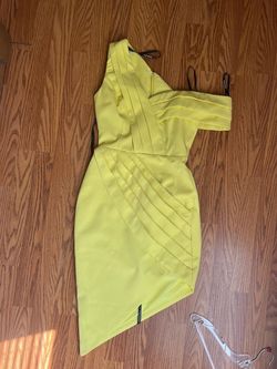 Lavish Alice Yellow Size 2 Interview One Shoulder Cocktail Dress on Queenly