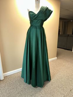 Green Size 8 Train Dress on Queenly