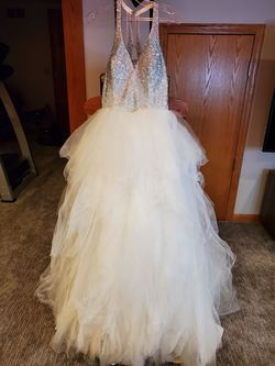 Alyce Paris White Size 8 Tulle Ball gown on Queenly