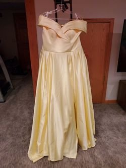Unknown Yellow Size 14 Side Slit Floor Length Ball gown on Queenly
