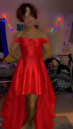 Windsor Red Size 6 $300 Prom Train Dress on Queenly