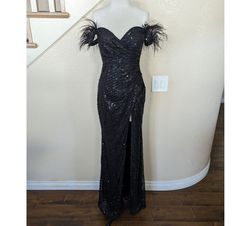 Style Off the Shoulder Sweetheart Sequined & Feather Formal Dress Black Size 4 Side slit Dress on Queenly