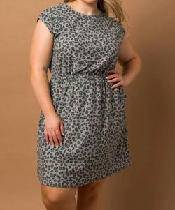 Style 1-3827620355-3952 GILLI Grey Size 24 Print Cocktail Dress on Queenly