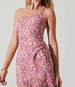 Style 1-2933417253-3236 ASTR Pink Size 4 Polyester Free Shipping Cocktail Dress on Queenly