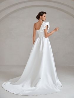 Style FSWD1802 Faeriesty White Size 0 Floor Length Tall Height Polyester One Shoulder A-line Dress on Queenly