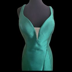 Style 60099 Alyce Paris Green Size 14 Ruffles Plus Size Silk Mermaid Dress on Queenly