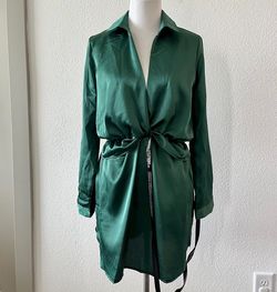 Pretty Little Thing Green Size 8 Emerald Silk Long Sleeve Cocktail Dress on Queenly