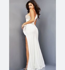 Style 09045 Jovani White Size 2 Pageant Sweetheart Jersey Tall Height Side slit Dress on Queenly