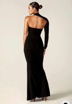 Alieva Black Size 4 Free Shipping Medium Height Prom Side slit Dress on Queenly