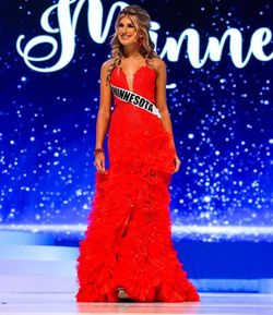 Style 11377 Ashley Lauren Red Size 0 Jersey 50 Off Pageant Prom Plunge Ball gown on Queenly