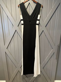 BCBG Black Size 0 Floor Length Straight Dress on Queenly