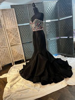 Mac Duggal Black Size 6 Ball gown on Queenly