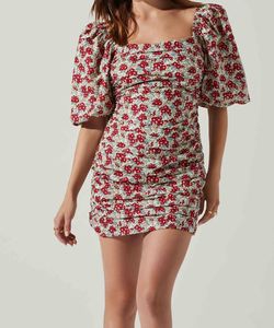 Style 1-1366181267-3236 ASTR Red Size 4 Floral Print Sleeves Cocktail Dress on Queenly