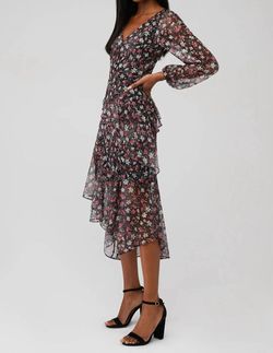 Style 1-909973397-3855 ASTR Black Size 0 V Neck Floral Long Sleeve Cocktail Dress on Queenly