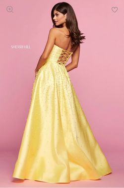 Style 53421 Sherri Hill Yellow Size 00 50 Off Pageant Medium Height Side Slit Ball gown on Queenly