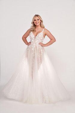 Style EW34070 Ellie Wilde White Size 2 Floor Length Tall Height Ball gown on Queenly