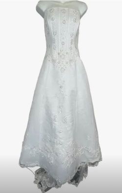David's Bridal White Size 12 Floor Length Wedding A-line Dress on Queenly