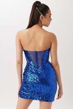 Style V-60100 Vienna Royal Blue Size 0 Cocktail Dress on Queenly