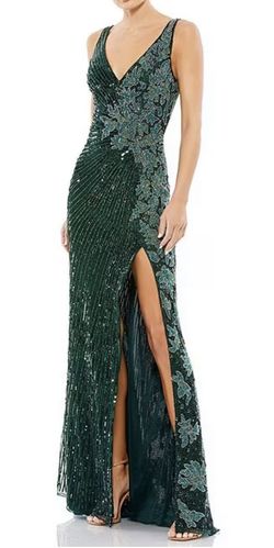 Style 20286685 Mac Duggal Green Size 8 Prom Side slit Dress on Queenly