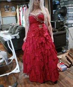 Red Size 12 Ball gown on Queenly