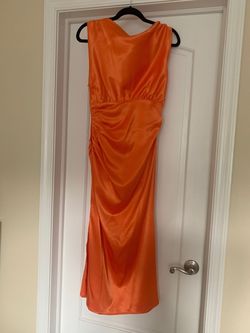 Lina Orange Size 4 Fitted Satin Nightclub Cocktail Dress on Queenly