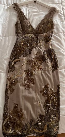 Mandalay Silver Size 2 Jewelled Cocktail Dress on Queenly
