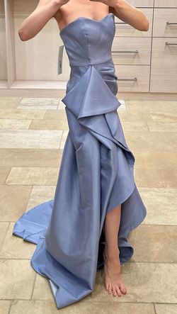 Badgley Mischka Blue Size 4 Gala Prom Train Dress on Queenly