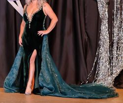 One More Couture Green Size 8 Jewelled Floor Length Jersey Prom Side slit Dress on Queenly