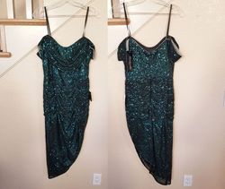 Style Emerald Green Sequined Party Wedding Guest Cocktail Dress Green Size 4 Cocktail Dress on Queenly