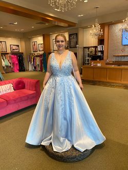 Ellie Wilde Blue Size 14 Prom Floor Length Ball gown on Queenly