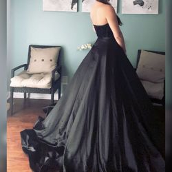 Sherri Hill Black Size 4 Prom Floor Length Ball gown on Queenly