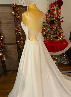 Style 7211zz Stella York White Size 12 Tulle Floor Length Plunge Ball gown on Queenly