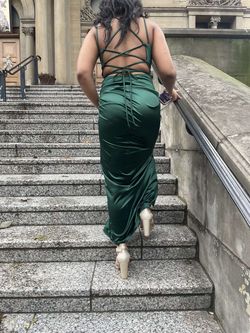 Windsor Green Size 4 Floor Length Winter Formal Plunge Mermaid Dress on Queenly