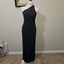 Style Vintage Laundry by Shelli Segal Silver Size 4 Sequined Vintage Floor Length Straight Dress on Queenly