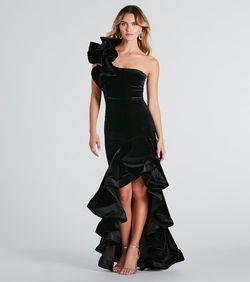 Style 05002-7677 Windsor Black Size 0 Ruffles 05002-7677 Military Velvet Floor Length Straight Dress on Queenly