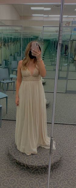 Speechless Nude Size 4 Plunge Medium Height Short Height Straight Dress on Queenly