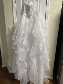 Style WG3830 David's Bridal White Size 6 Ruffles Floor Length Strapless Ball gown on Queenly