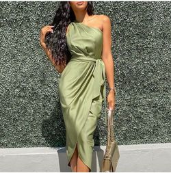 Green Size 12 Cocktail Dress on Queenly