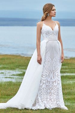 Style Linda Cocomelody White Size 2 Spaghetti Strap Plunge Wedding Mermaid Dress on Queenly