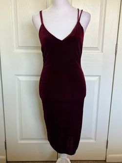 Lulus Red Size 4 Plunge Velvet Cocktail Dress on Queenly