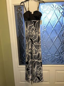 B. Darlin Black Size 10 Floral Floor Length Straight Dress on Queenly