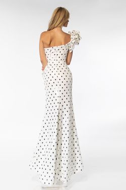 Style 39264 Ava Presley White Size 2 One Shoulder Side slit Dress on Queenly