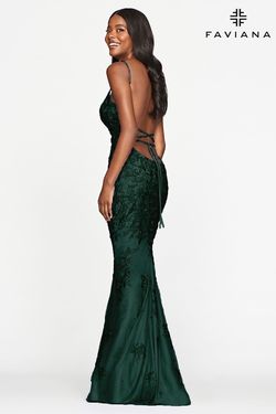 Style S10508 Faviana Green Size 0 S10508 V Neck Lace Mermaid Dress on Queenly