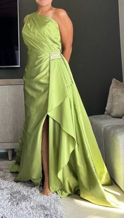 Style 2111E4728 Terani Couture Green Size 8 Black Tie 2111e4728 Side slit Dress on Queenly