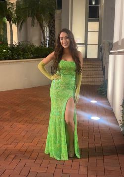 Windsor Green Size 2 Prom Medium Height Side slit Dress on Queenly