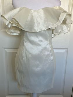 Bardot White Size 10 Homecoming Strapless Cocktail Dress on Queenly